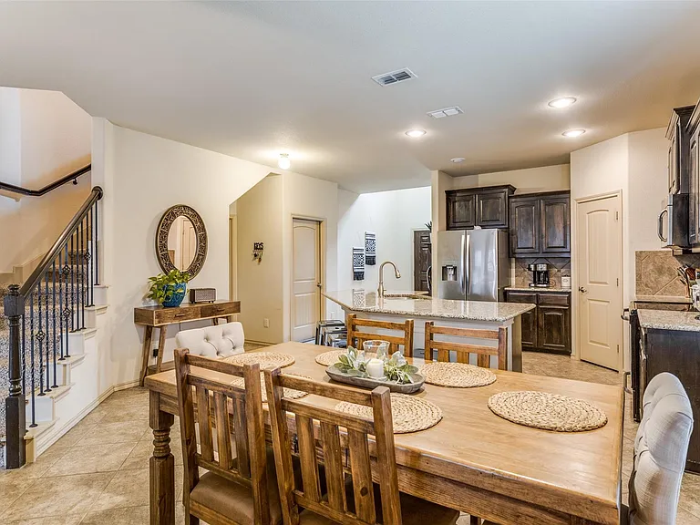 4701 Green River Dr — Photo 13