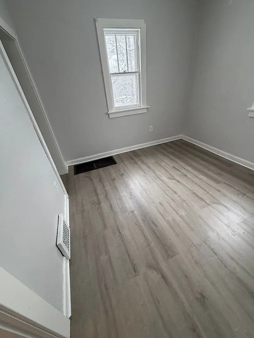 624 N Lewis Ave — Photo 4