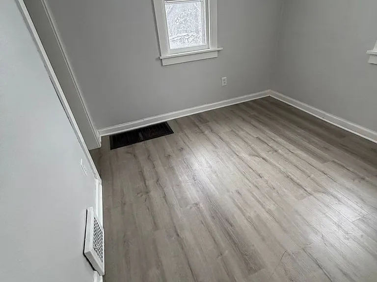 624 N Lewis Ave — Photo 4
