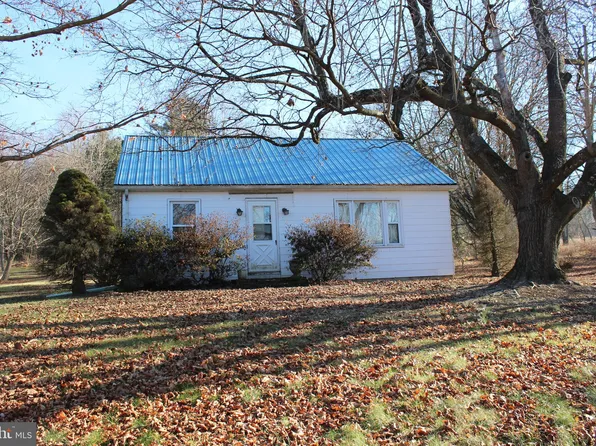 4277 Carlisle Rd, Gardners, PA 17324