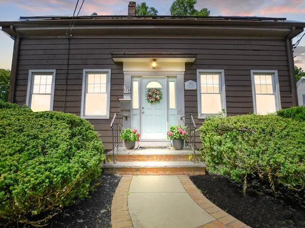 72 Elm St, Stoneham, MA 02180