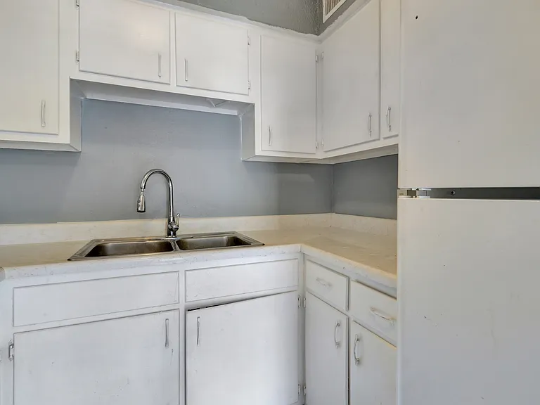 Greenbriar Apartments — Photo 13