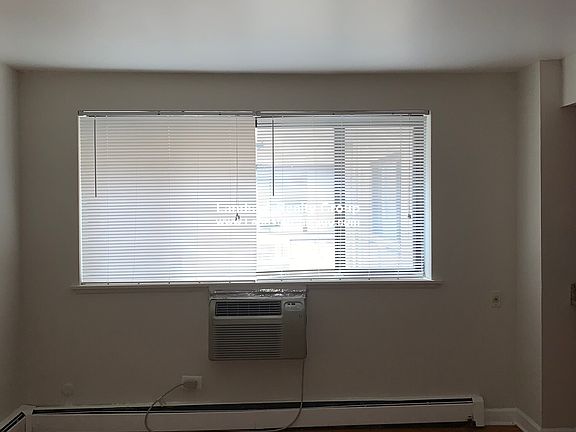 3rd image of 5909 N Kenmore Ave #307