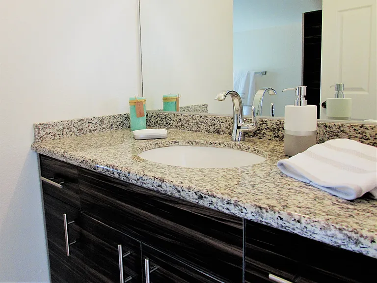 1141 N Columbus Ave — Photo 23