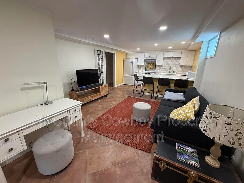 2 bed, 1.0 bath, 900 sqft, $1,500 — Photo 3