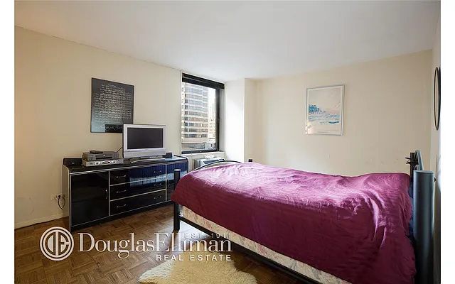 Rented by Douglas Elliman | media 15