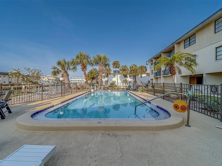 11650 Capri Cir S #105 — Photo 39