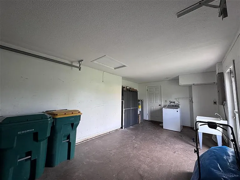 3445 Sarto Ln — Photo 32