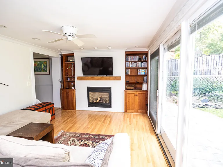 1207 N Livingston St — Photo 7