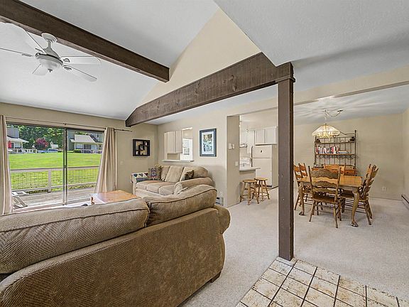 3rd image of 52 Aspen Cir