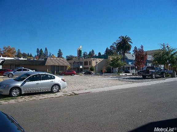 2nd image of 1050 Lincoln Way