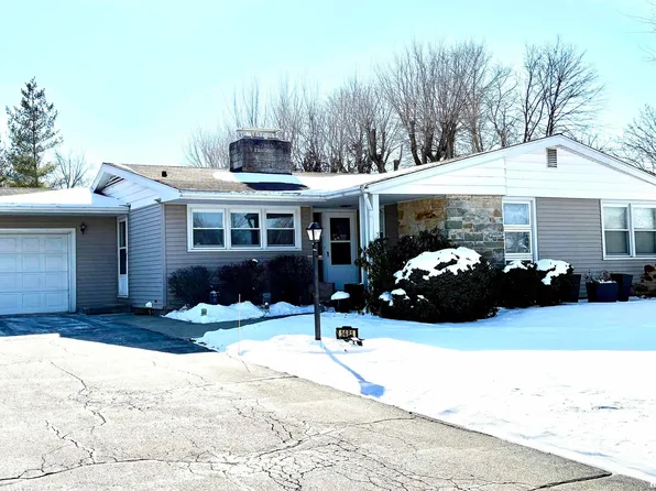 1481 W Walnut St, Jacksonville, IL 62650