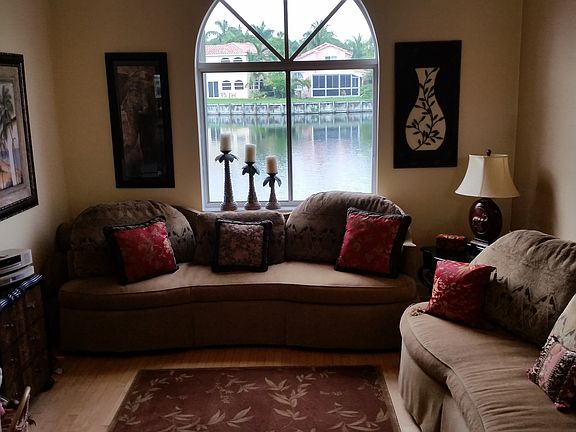 4th image of 1050 SE 6th Ct