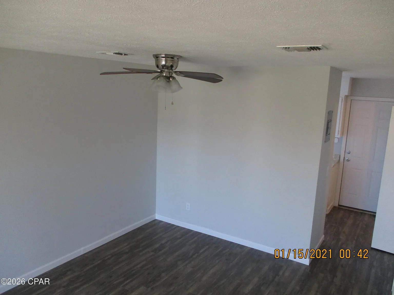 2 bed, 1.5 bath, 988 sqft, $1,195 — Photo 3