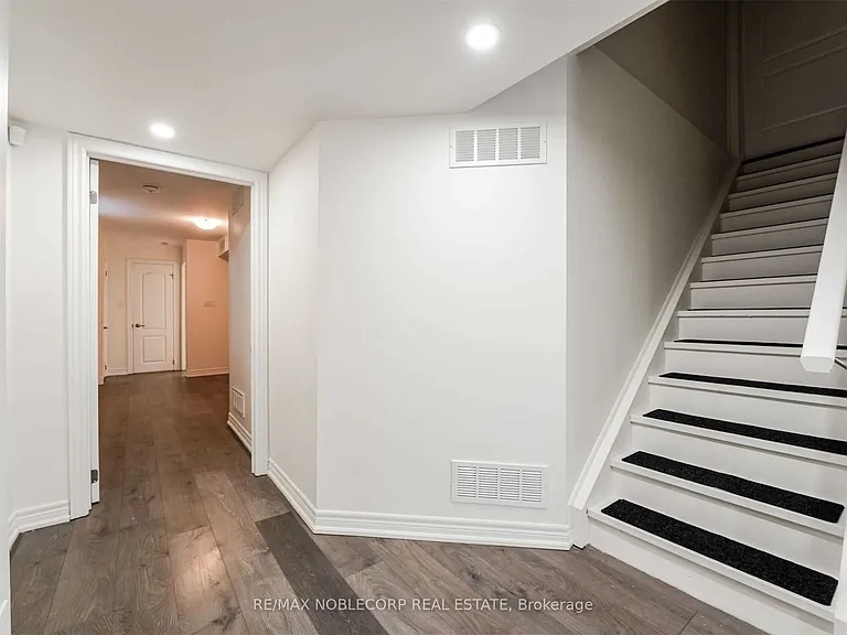 71 Pierre Berton Blvd — Photo 4