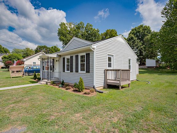 3rd image of 4 Hill Cir