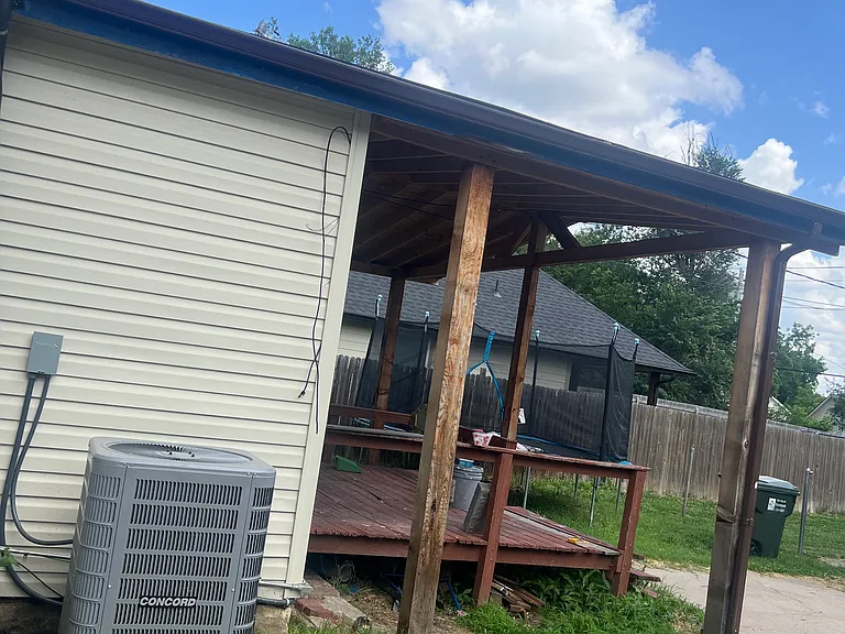 210 E Johnson St — Photo 4