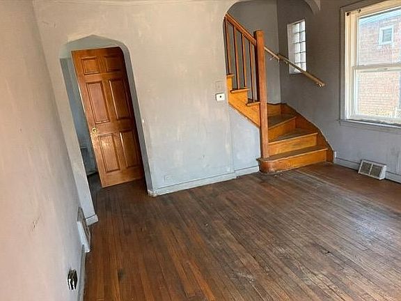 5th image of 169 Martin Ln