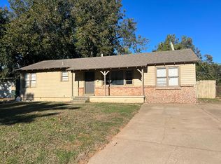 1013 Sycamore Dr, Midwest City, OK 73110