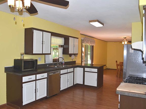 5th image of 3157 Shelburne Dr