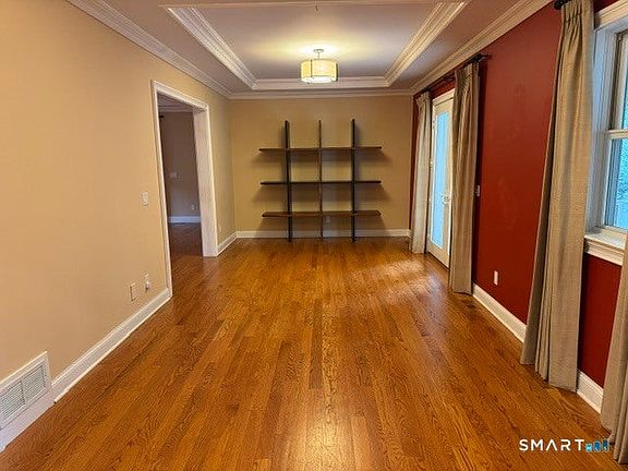 5th image of 30 Stillview Rd