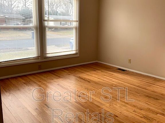 4th image of 1335 Jackson Ln