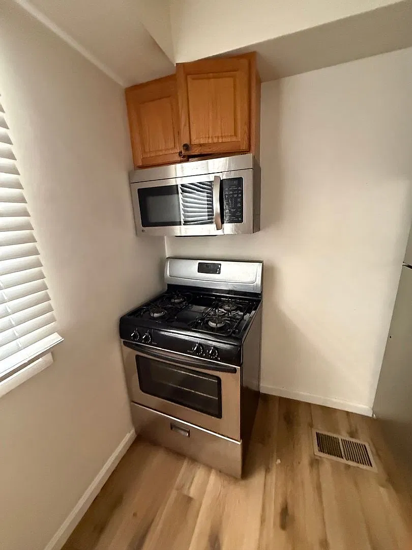 149 S Spalding Drive — Photo 4