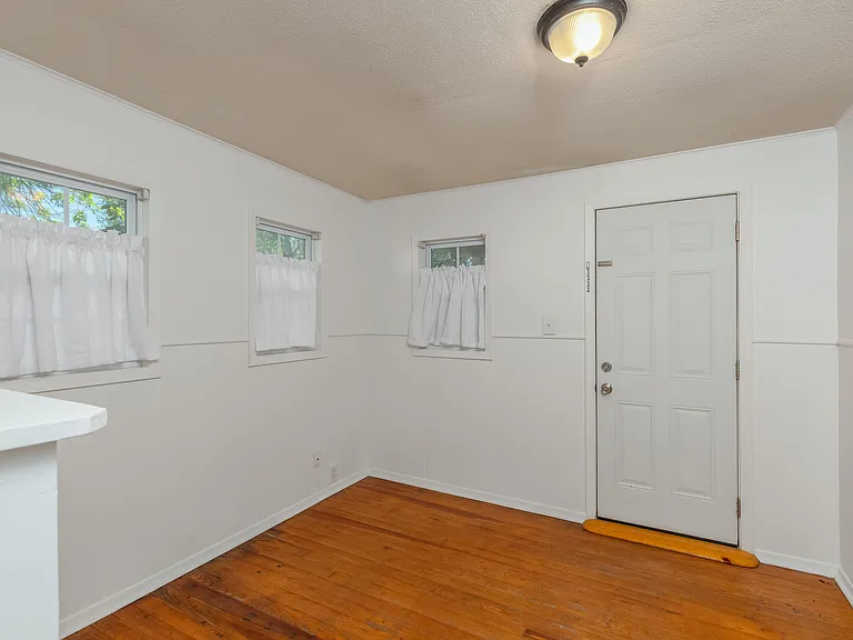 408 Bryan St — Photo 20