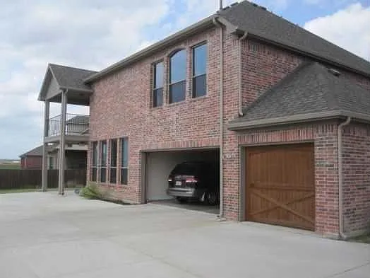 1305 Miami Dr — Photo 3