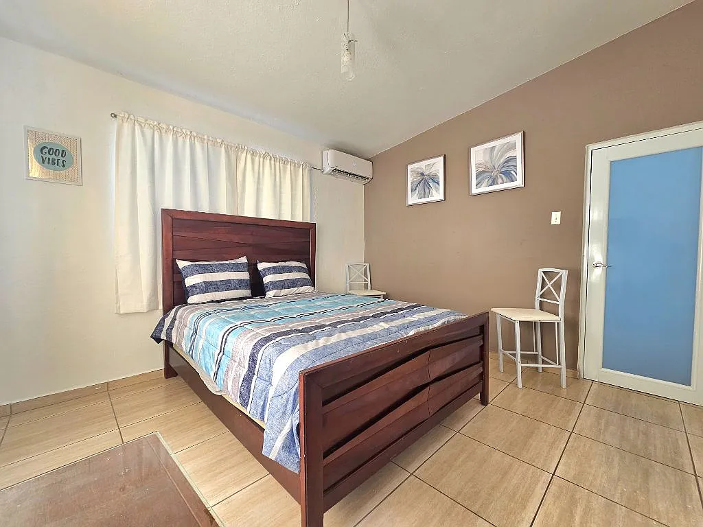 1 bed, 1.0 bath, 300 sqft, $900 — Photo 3