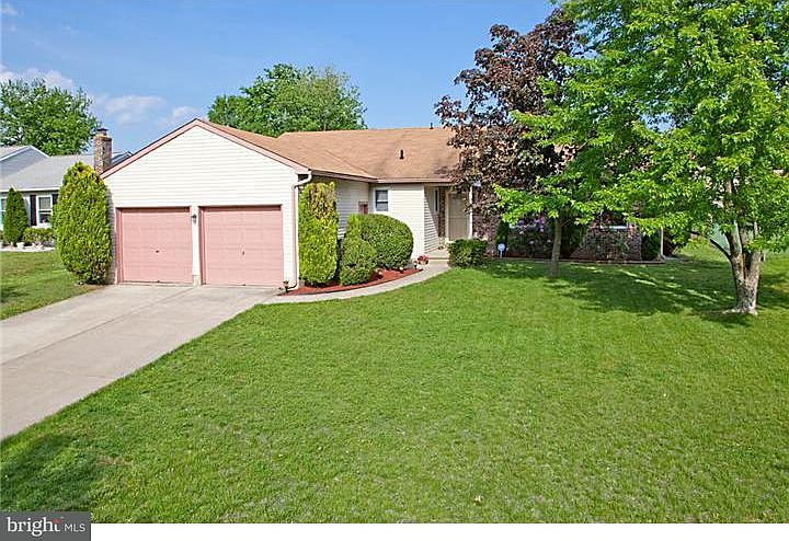 1st image of 28 Greenbrook Dr