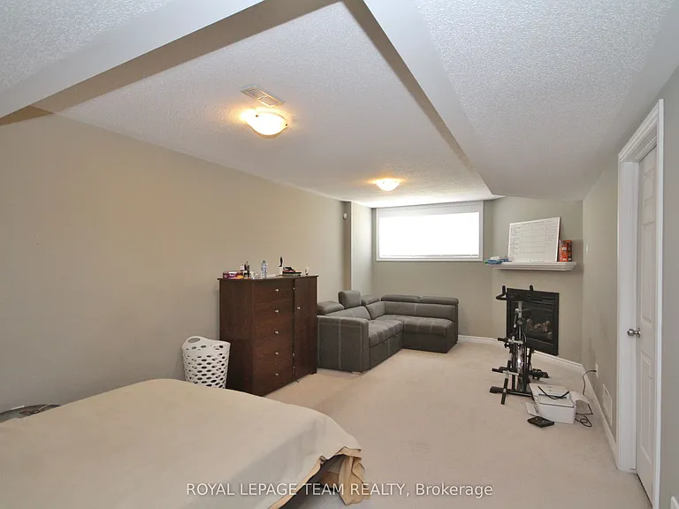 302 Tourmaline Cres — Photo 27