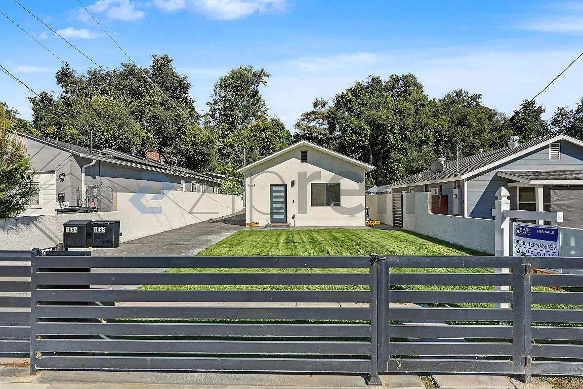3 bed, 1000 sqft, $4,300 — Photo 1