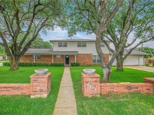 1314 Broadmoor Dr, Bryan, TX 77802