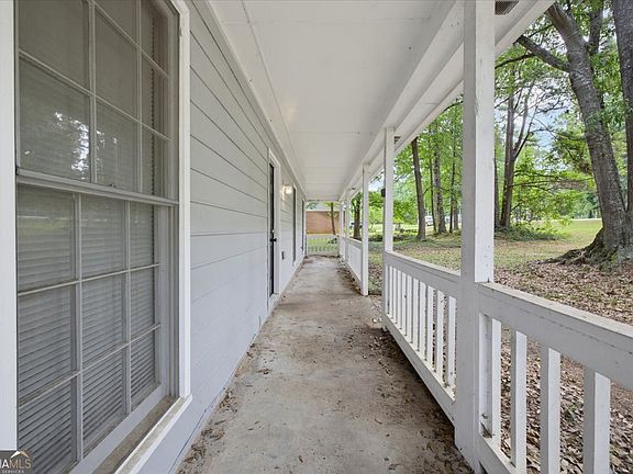 4th image of 440 Cowan Rd