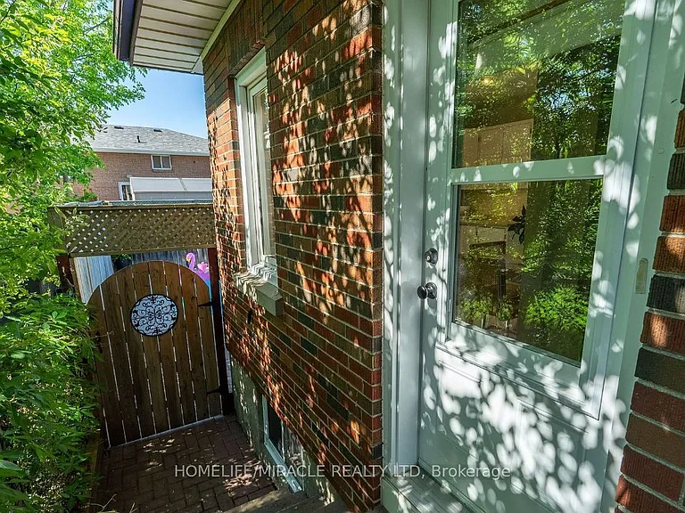 460 Fairleigh Ave #BASEMENT — Photo 2