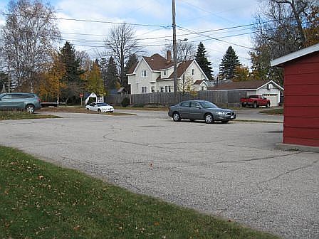 4th image of 801 Marinette Ave