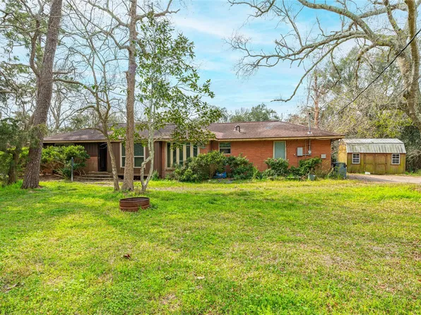 9103 Lazy Ln, Hitchcock, TX 77563