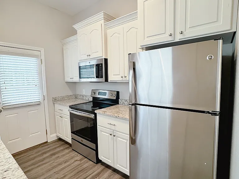 327 Summercreek Cv — Photo 7