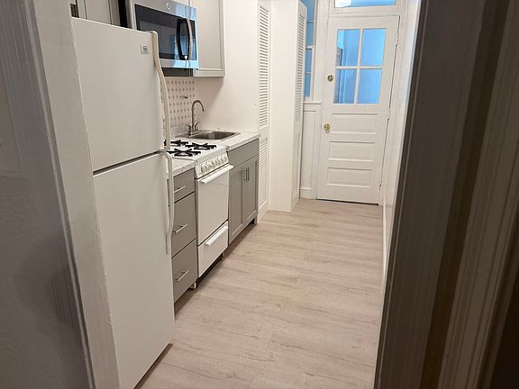 4th image of 204 21st St NE