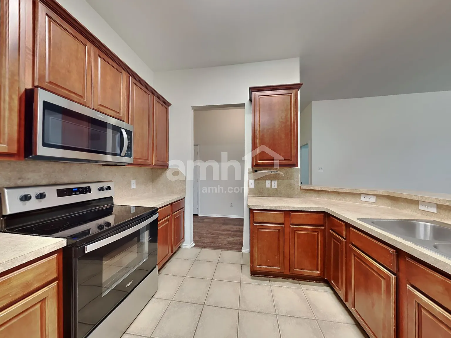 4 bed, 2.0 bath, 2521 sqft, $2,695 — Photo 3