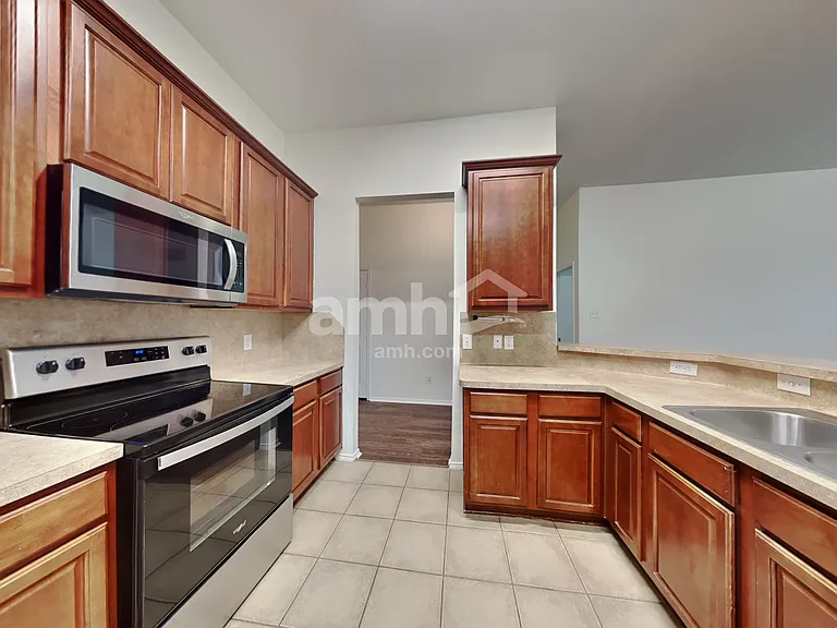 1207 Fox Glen Trl — Photo 3
