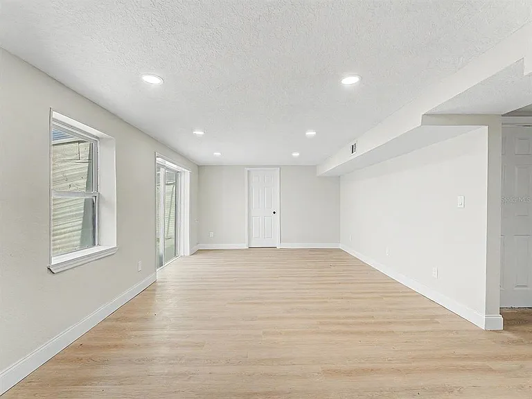 7708 Maryland Ave — Photo 16