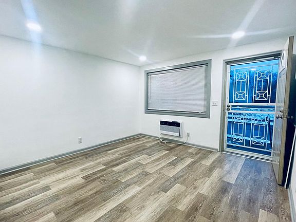 2nd image of 807 Burwood Ave