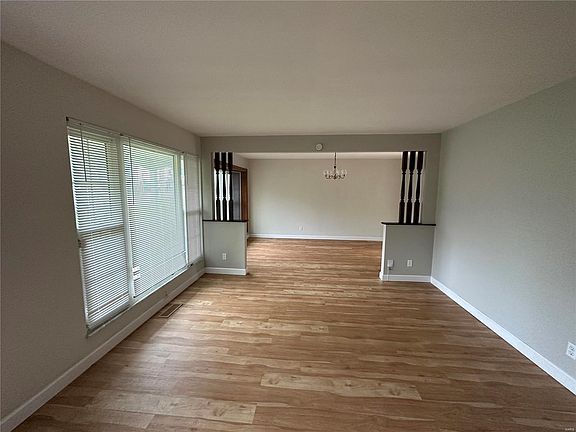3rd image of 1555 Redman Blvd