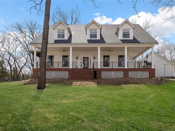 20750 W 45th Ter, Shawnee, KS 66218