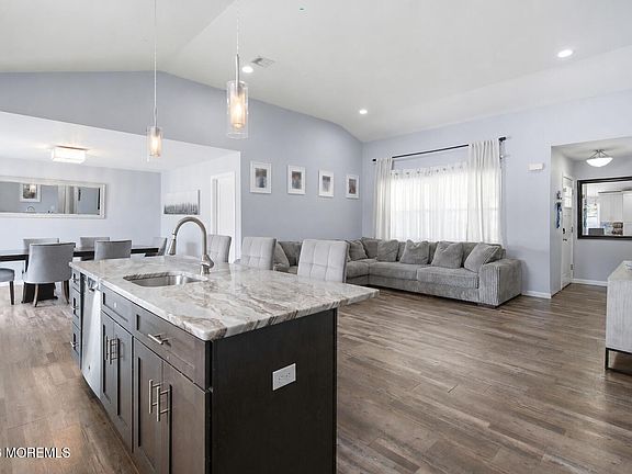 4th image of 32 Edison Street