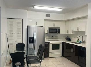 3680 N 56th Ave APT 823, Hollywood, FL 33021
