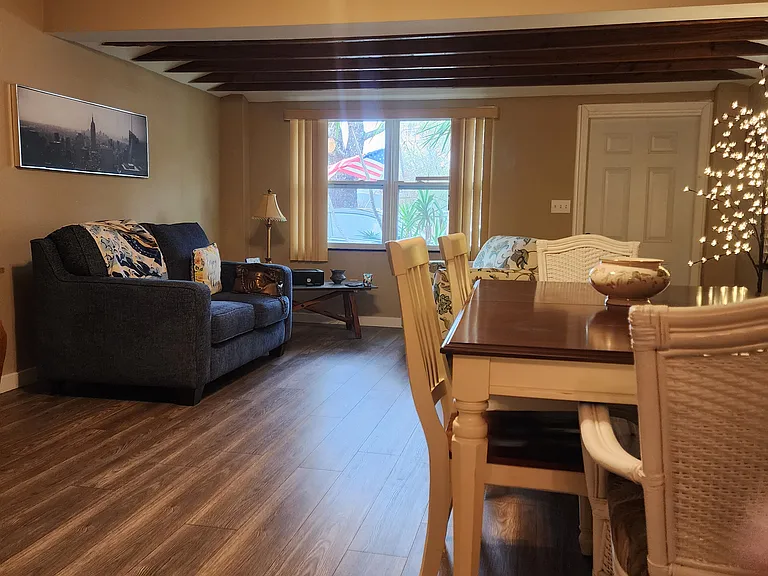 3604 W Renellie Cir — Photo 2