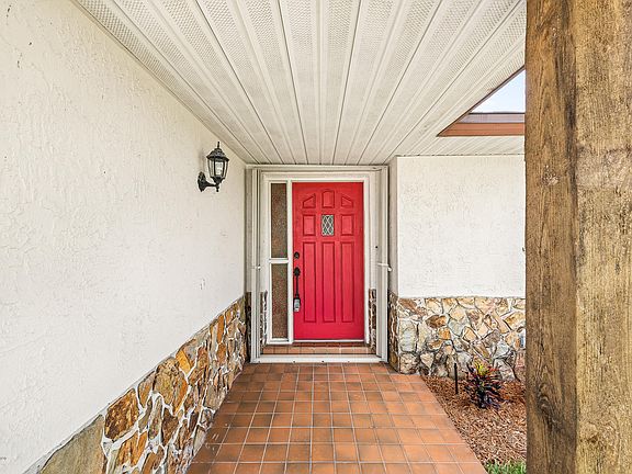 5th image of 741 Poinsetta Dr
